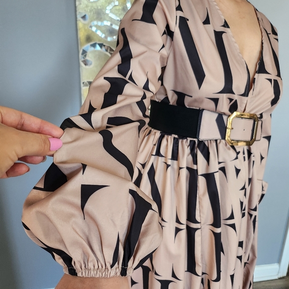 Graphic Split Thigh Belted Dress - Picture 8 of 8